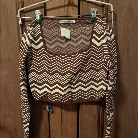 stradivarius Sweaters - Stradivarius Brown Chevron Knit Cropped Sweater - Square Neck